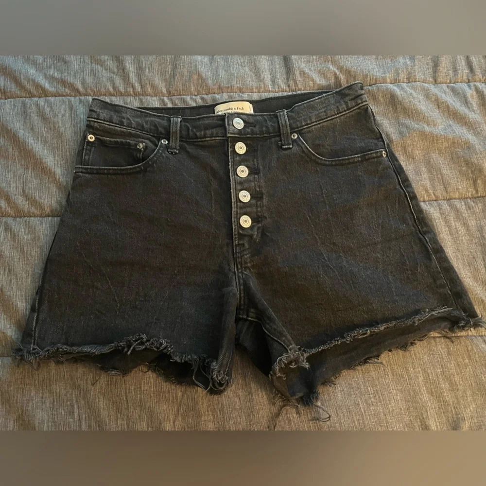 Abercrombie and Fitch High Rise 4” Black Short Size 28 Button Fly